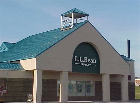  30 reviews and 16 photos of L L Bean Outlet "Now, the locals or MA neighbors like me will remember that this is a re-located store. This LL Bean outlet used to be in the Daniel Webster Highway Mall/Plaza which was down the road from the Phesant Lane Mall. 